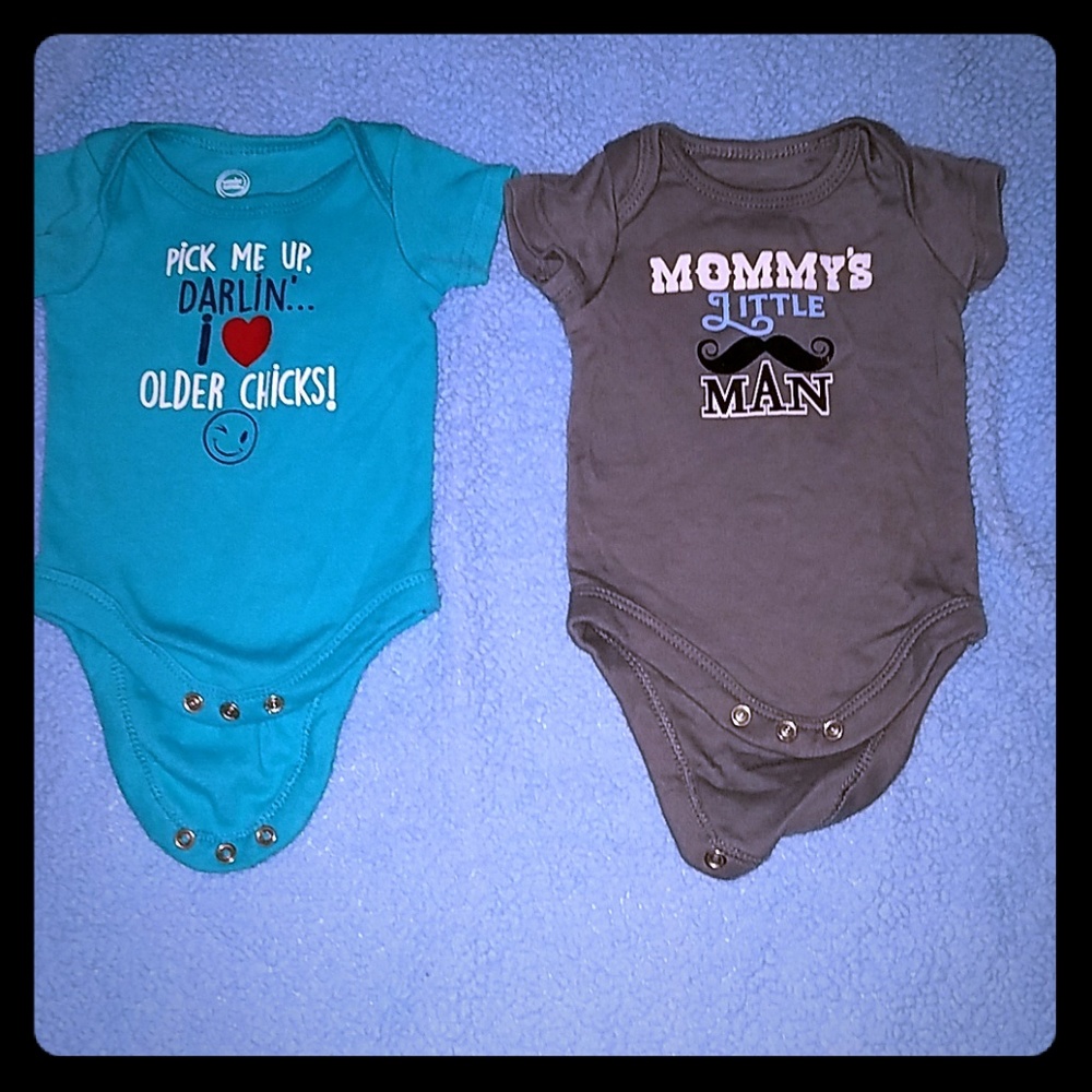Newborn 2 onesies, 4 bibs, 1 outfit.